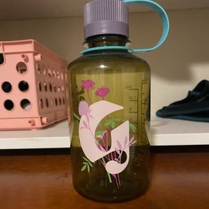 limited edition glossier water bottle